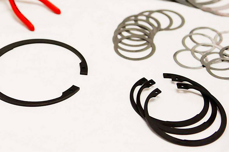 Anillos elásticos y arandelas